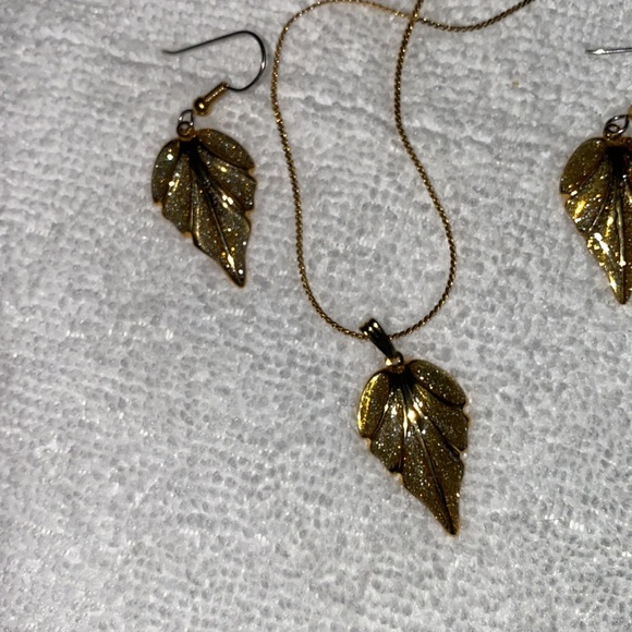 Necklace and earrings set - Picture 2 of 2